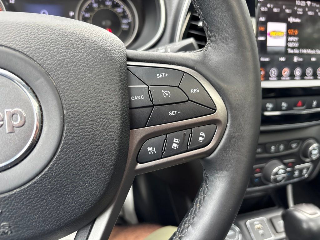 Used 2019 Jeep Cherokee Limited w/ Technology Group AWD/4WD image 27