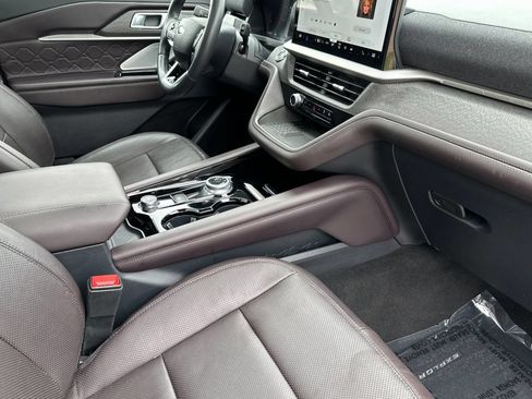 Used 2025 Ford Explorer Platinum w/ LUX Leather Package AWD/4WD image 17