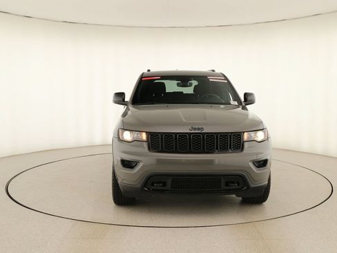 Used 2019 Jeep Grand Cherokee Laredo AWD/4WD image 11