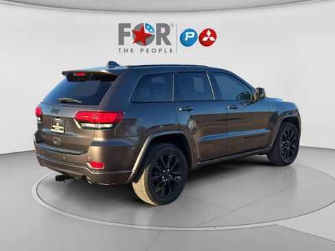 Used 2018 Jeep Grand Cherokee Altitude RWD image 5