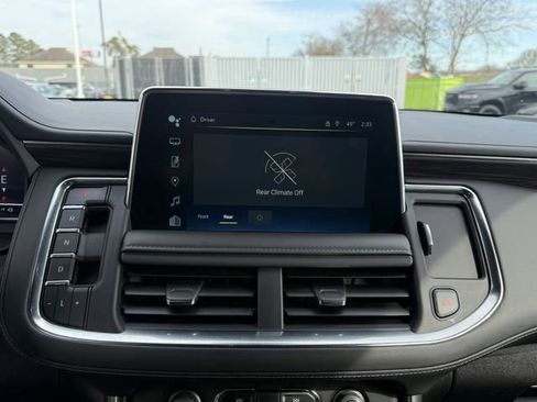 Used 2024 Chevrolet Suburban LT image 20