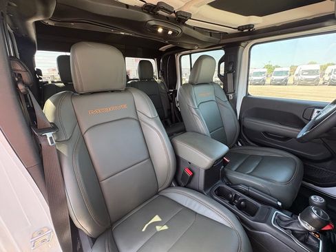 Used 2025 Jeep Gladiator Mojave AWD/4WD image 29