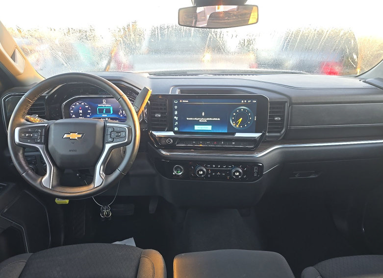 Used 2024 Chevrolet Silverado 1500 LT AWD/4WD image 3