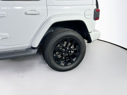 Used 2021 Jeep Wrangler Unlimited Sahara AWD/4WD image 30
