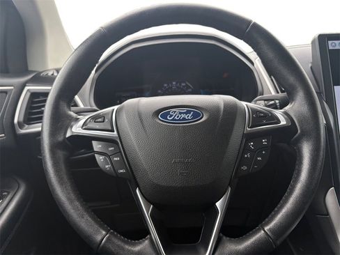 Used 2022 Ford Edge SEL image 12
