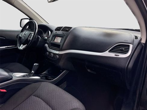 Used 2020 Dodge Journey SE w/ SE Popular Equipment Group FWD image 32
