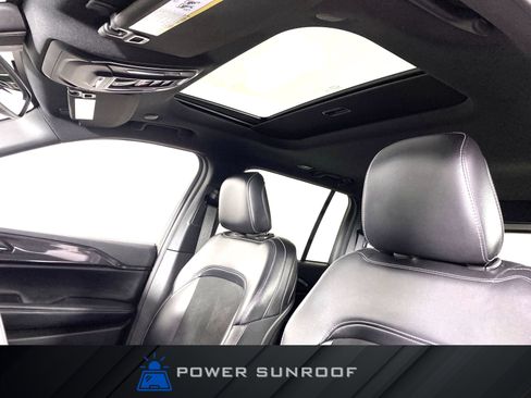 Used 2023 Jeep Grand Cherokee Altitude image 2