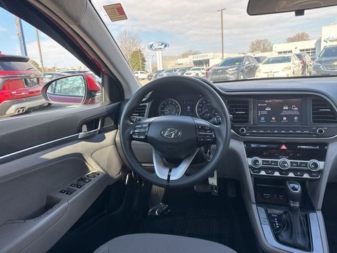 Used 2020 Hyundai Elantra SEL image 9