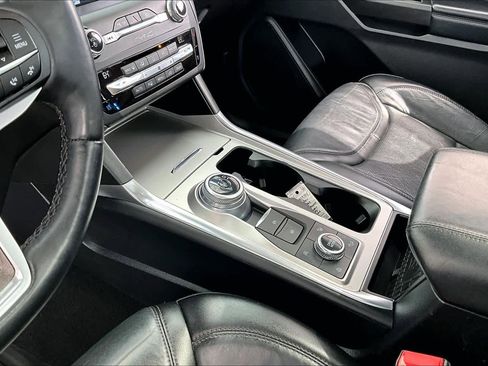 Used 2020 Ford Explorer Platinum w/ Premium Technology Package AWD/4WD image 17