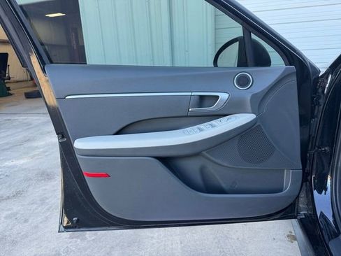 Used 2023 Hyundai Sonata SE w/ Cargo Package image 4