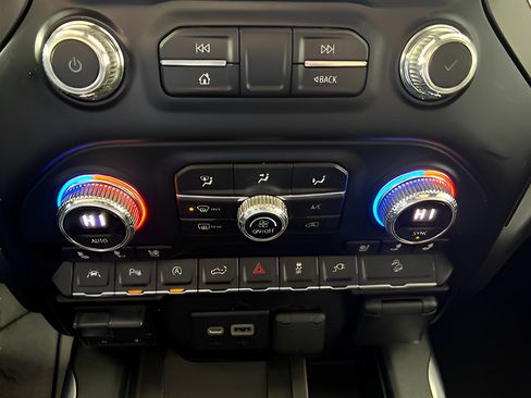 Used 2020 GMC Sierra 1500 AT4 w/ AT4 Premium Package AWD/4WD image 23