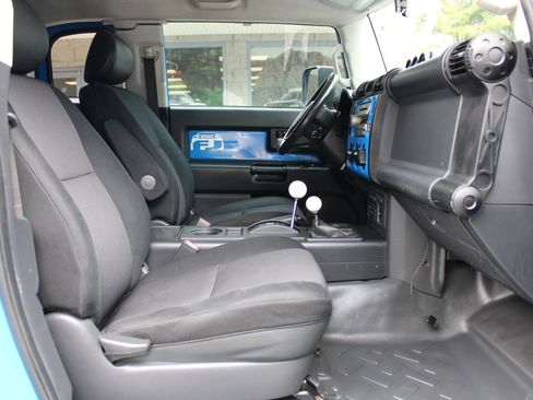 Used 2007 Toyota FJ Cruiser 4WD image 7