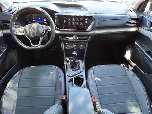 Used 2024 Volkswagen Taos SE w/ Panoramic Sunroof Package FWD image 10
