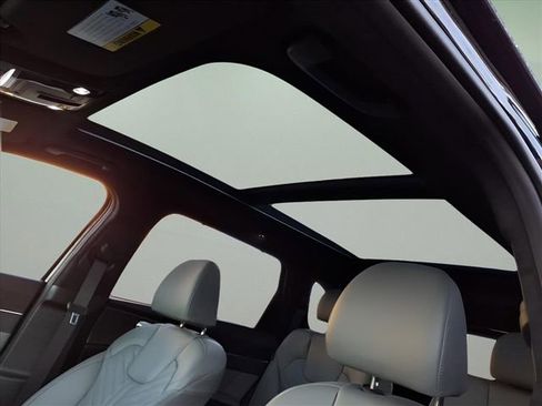 Used 2024 Kia Sorento SX Prestige w/ Sage Leather Package image 12