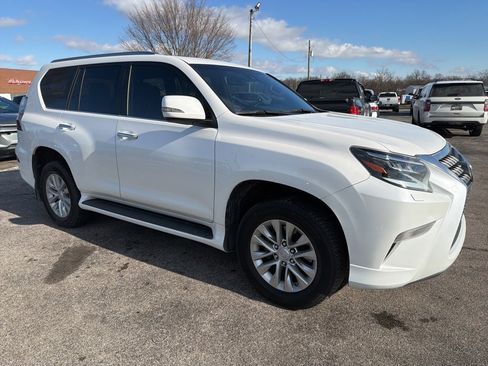 Used 2021 Lexus GX 460 Premium w/ Premium Package image 3