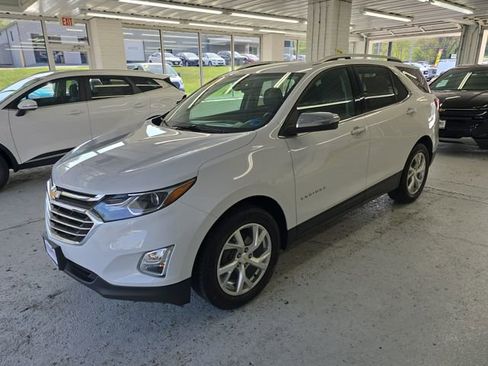 Used 2018 Chevrolet Equinox Premier image 2