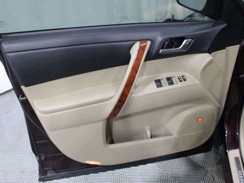 Used 2013 Toyota Highlander Limited FWD image 6