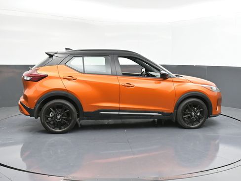 Used 2023 Nissan Kicks SR image 9
