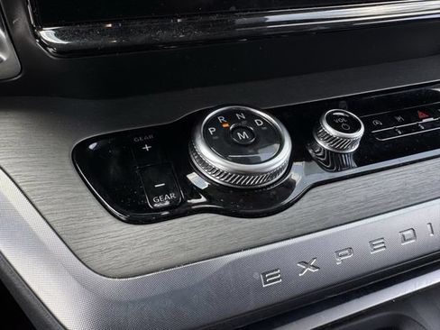 Used 2025 Ford Expedition Max Platinum AWD/4WD image 18