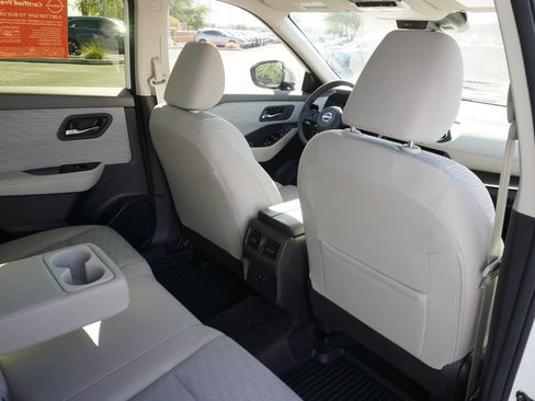 Certified 2023 Nissan Rogue SV FWD image 10
