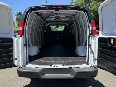 New 2026 GMC Savana 3500 Extended w/ Driver Convenience Package RWD image 12