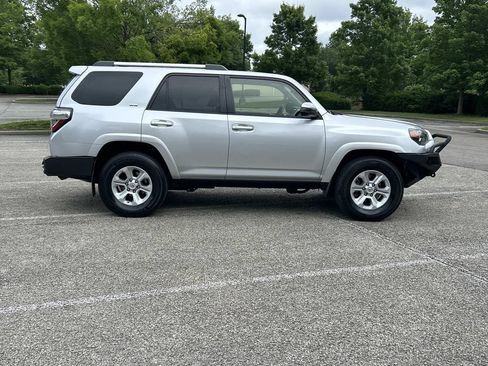 Used 2021 Toyota 4Runner SR5 RWD image 8