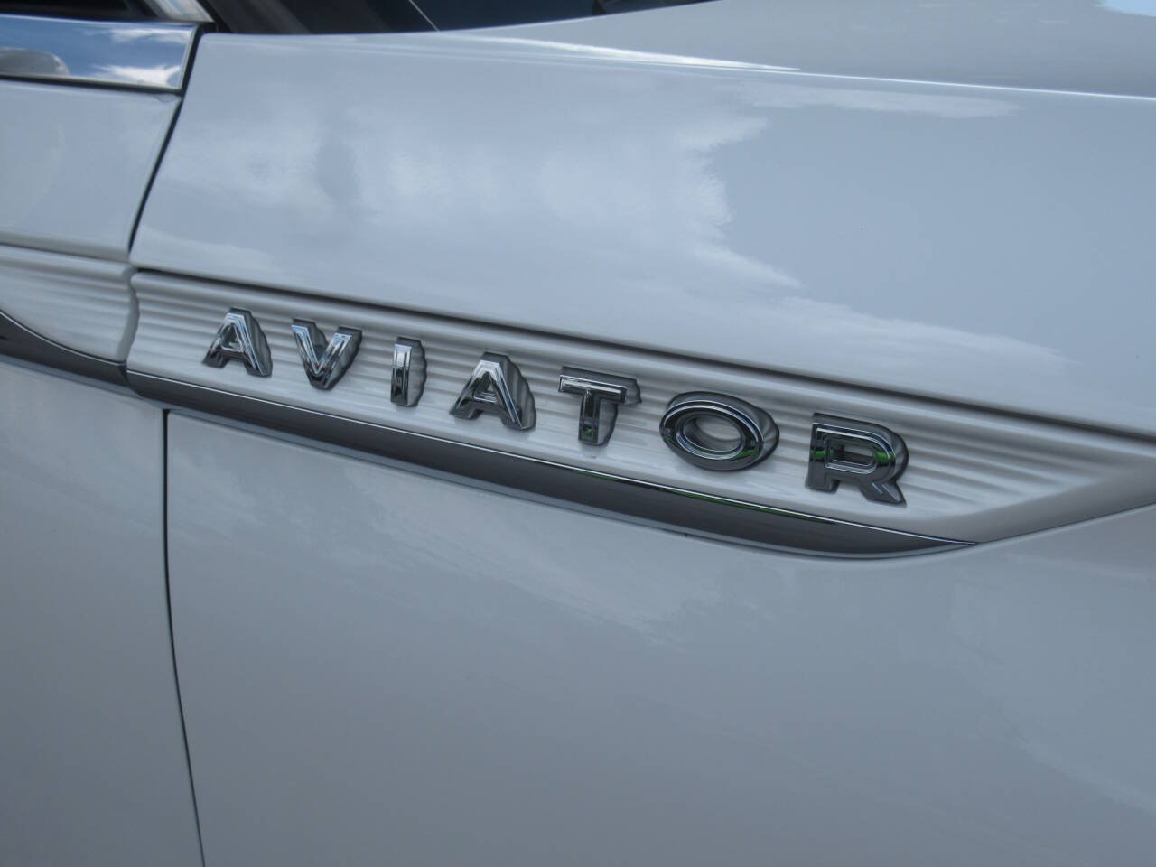 Used 2021 Lincoln Aviator Reserve AWD/4WD image 5