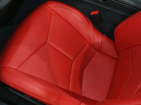 Used 2022 Chevrolet Corvette Stingray Convertible w/ Z51 Performance Package RWD image 11