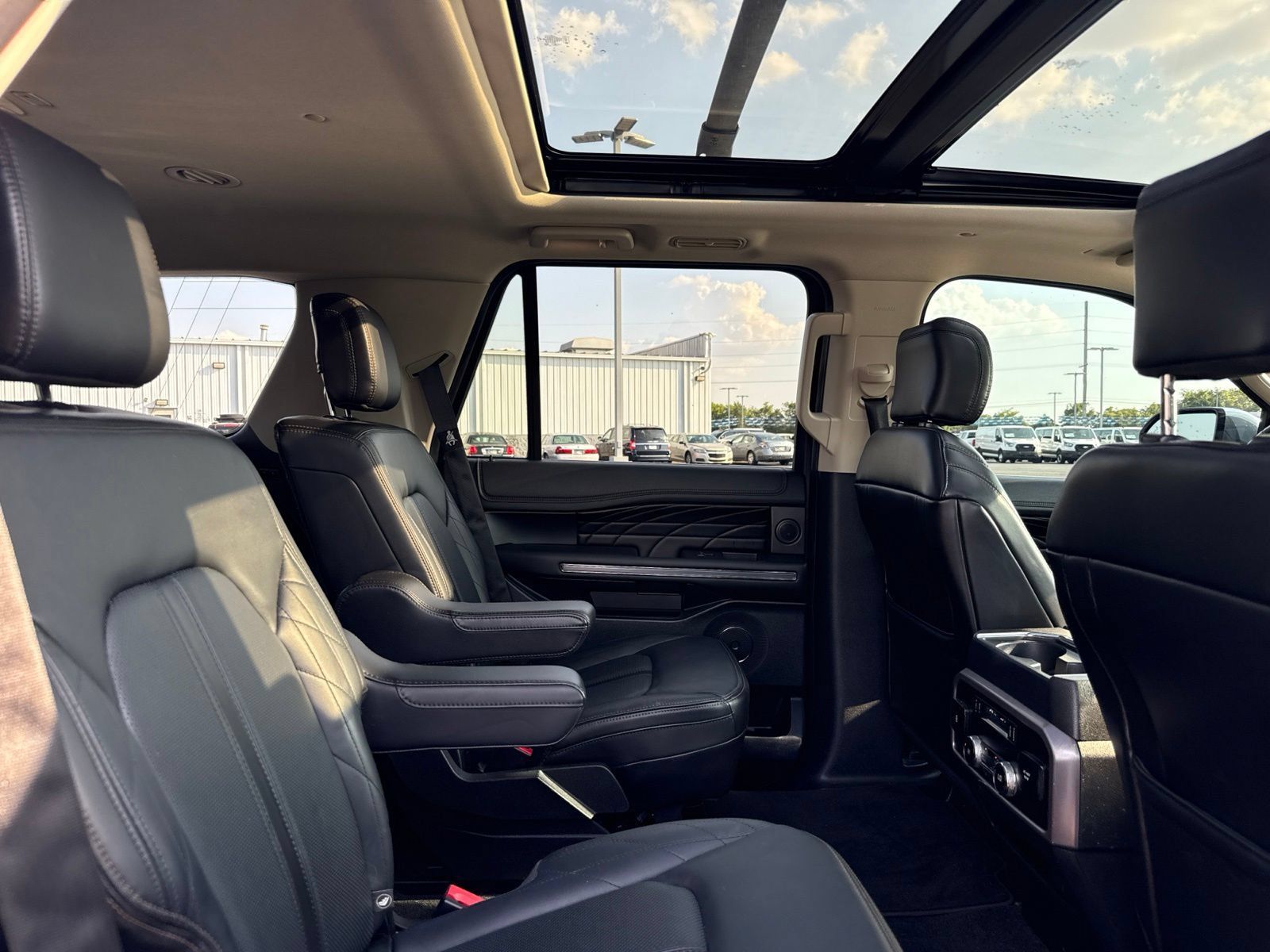 Used 2019 Ford Expedition Platinum AWD/4WD image 8