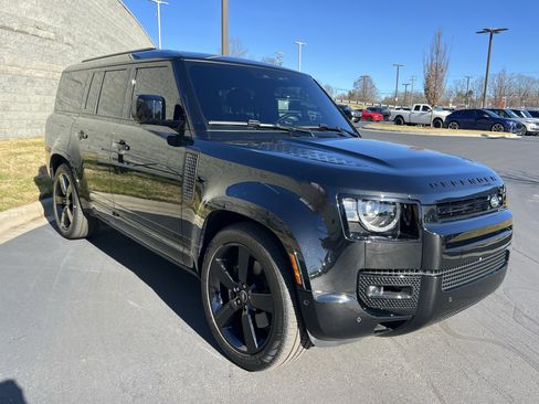 Certified 2025 Land Rover Defender 130 V8 image 10