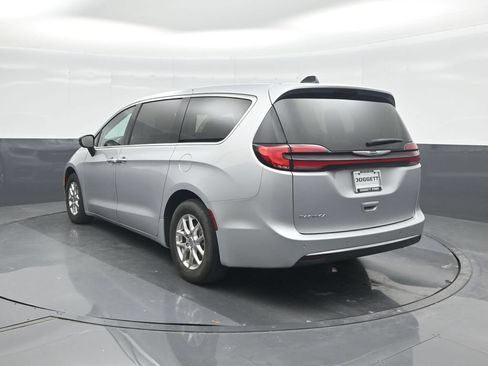 Used 2024 Chrysler Pacifica Touring-L FWD image 21