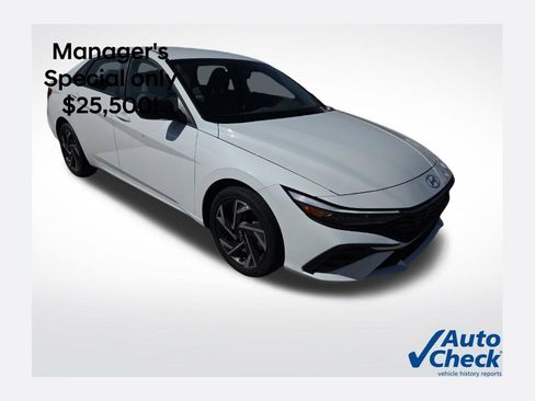 Used 2025 Hyundai Elantra SEL FWD image 1