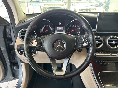 Used 2019 Mercedes-Benz GLC 300 w/ Premium Package image 33