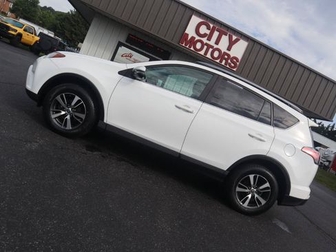 Used 2017 Toyota RAV4 XLE AWD/4WD image 18