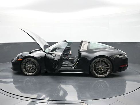 Certified 2022 Porsche 911 50th Anniversary Edition AWD/4WD image 33