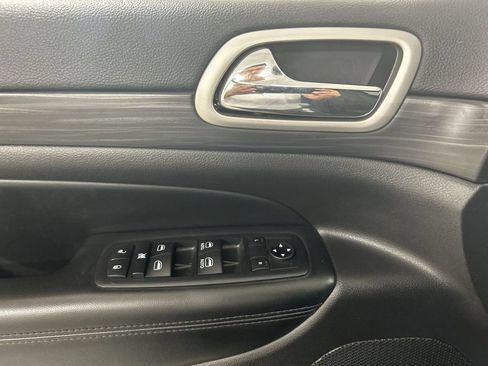 Used 2020 Jeep Grand Cherokee Laredo AWD/4WD image 11