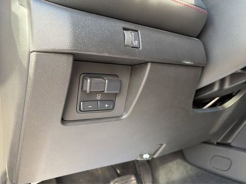 Used 2023 Chevrolet Colorado Z71 w/ Z71 Convenience Package 2 AWD/4WD image 17