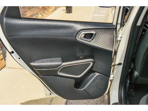 Used 2023 Kia Soul LX w/ LX Technology Package FWD image 16