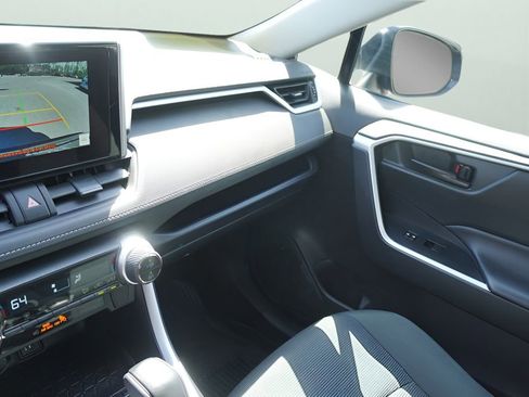 Used 2024 Toyota RAV4 LE AWD/4WD image 28