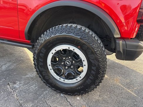 Used 2024 Ford Bronco Black Diamond w/ Sasquatch Package image 11