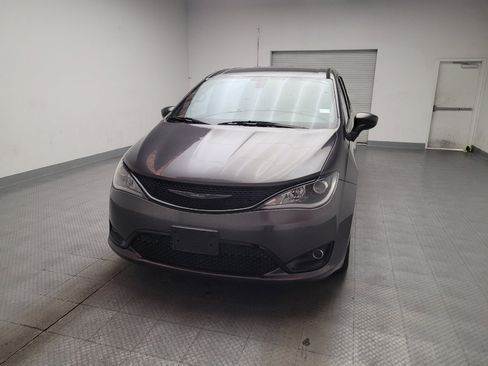 Used 2020 Chrysler Pacifica Touring w/ S Appearance Package FWD image 15