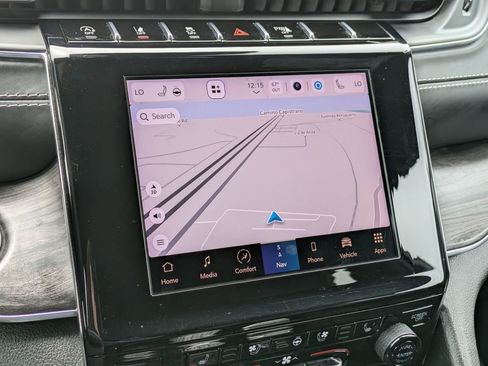 Certified 2022 Jeep Grand Cherokee Overland w/ Luxury Tech Group IV image 18