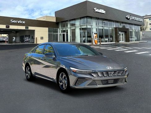 New 2026 Hyundai Elantra SEL Sport Premium FWD image 11