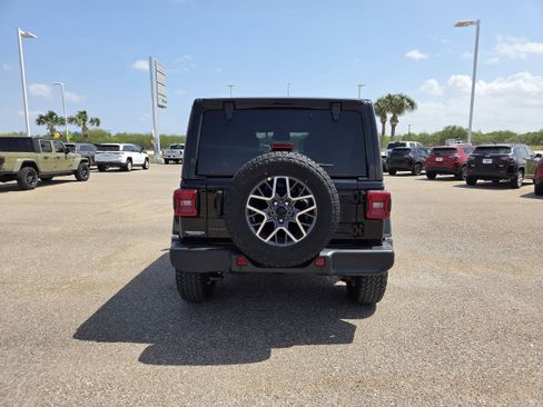 New 2026 Jeep Wrangler Unlimited Sahara AWD/4WD image 6