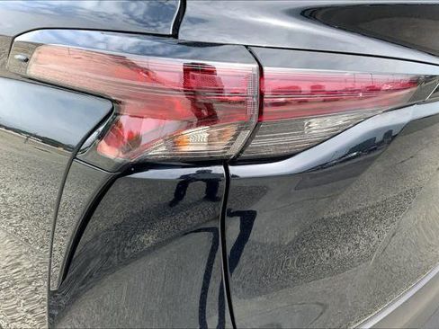 Certified 2024 Toyota Sienna LE FWD image 28