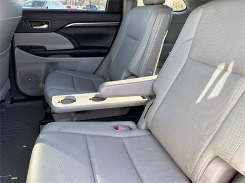 Used 2015 Toyota Highlander Limited image 13