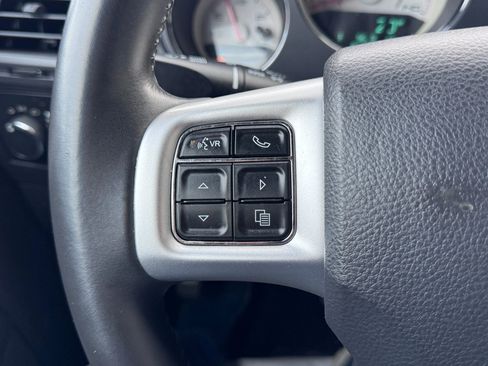 Used 2014 Dodge Challenger SXT image 18