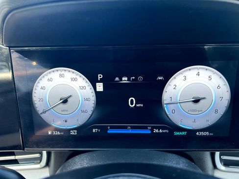 Used 2024 Hyundai Elantra Limited image 19