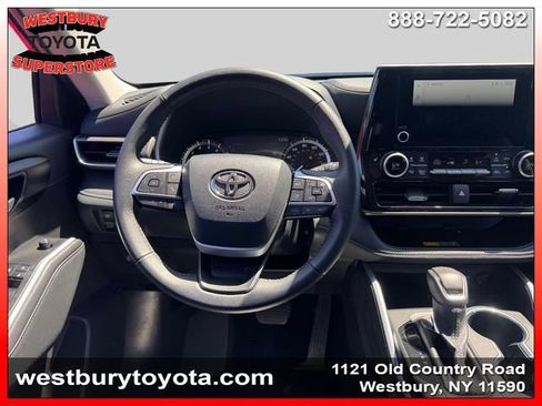 Certified 2025 Toyota Highlander XLE AWD/4WD image 17