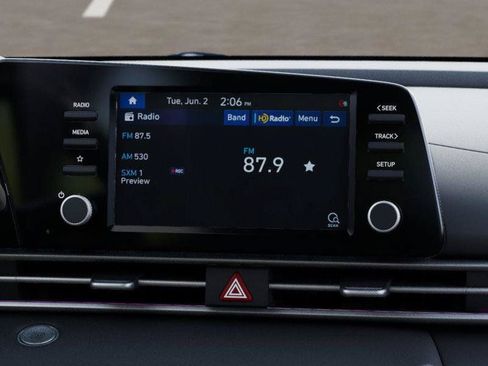 New 2026 Hyundai Elantra Hybrid FWD image 13